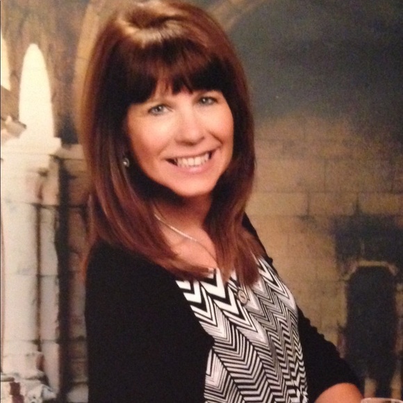 Welcome to my Closet!!! 👠👗👔👕👜🕶🧢 - Picture 1 of 2